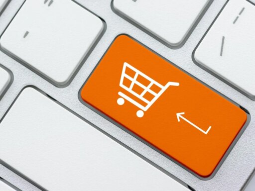 E-Commerce Sales Grew 50% to $870 Billion During The Pandemic