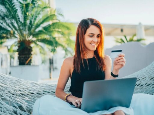 20 Actionable Ways Small E-Commerce Retailers Can Stand Out