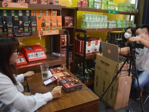 Over 300,000 online stores on Vietnamese e-commerce platforms lack seller identification