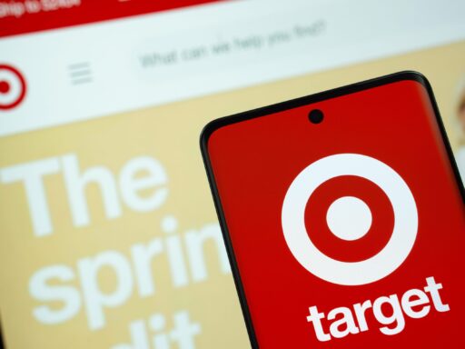 Target online sales maintain growth Q2