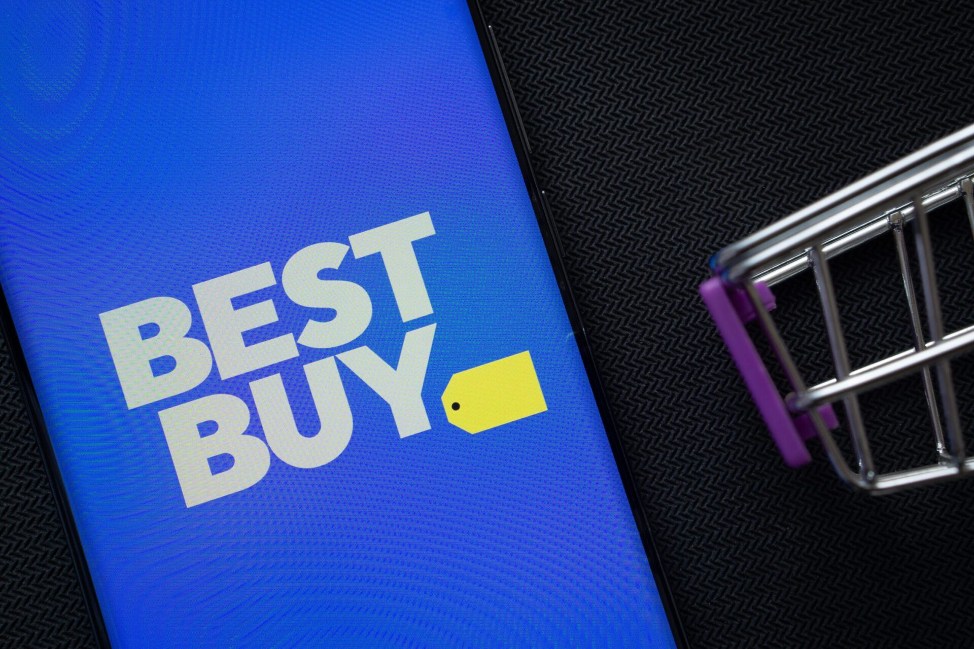 Best Buy online sales grow in Q3 despite slow September