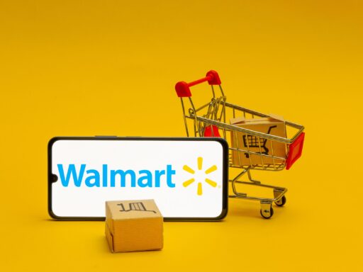 Walmart online sales, tariff response play key roles in Q2 growth