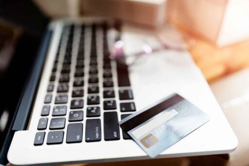 UAE sees 140 percent surge in monthly online shopping: Report