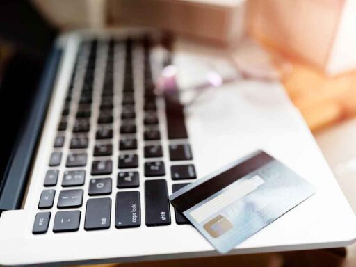 UAE sees 140 percent surge in monthly online shopping: Report