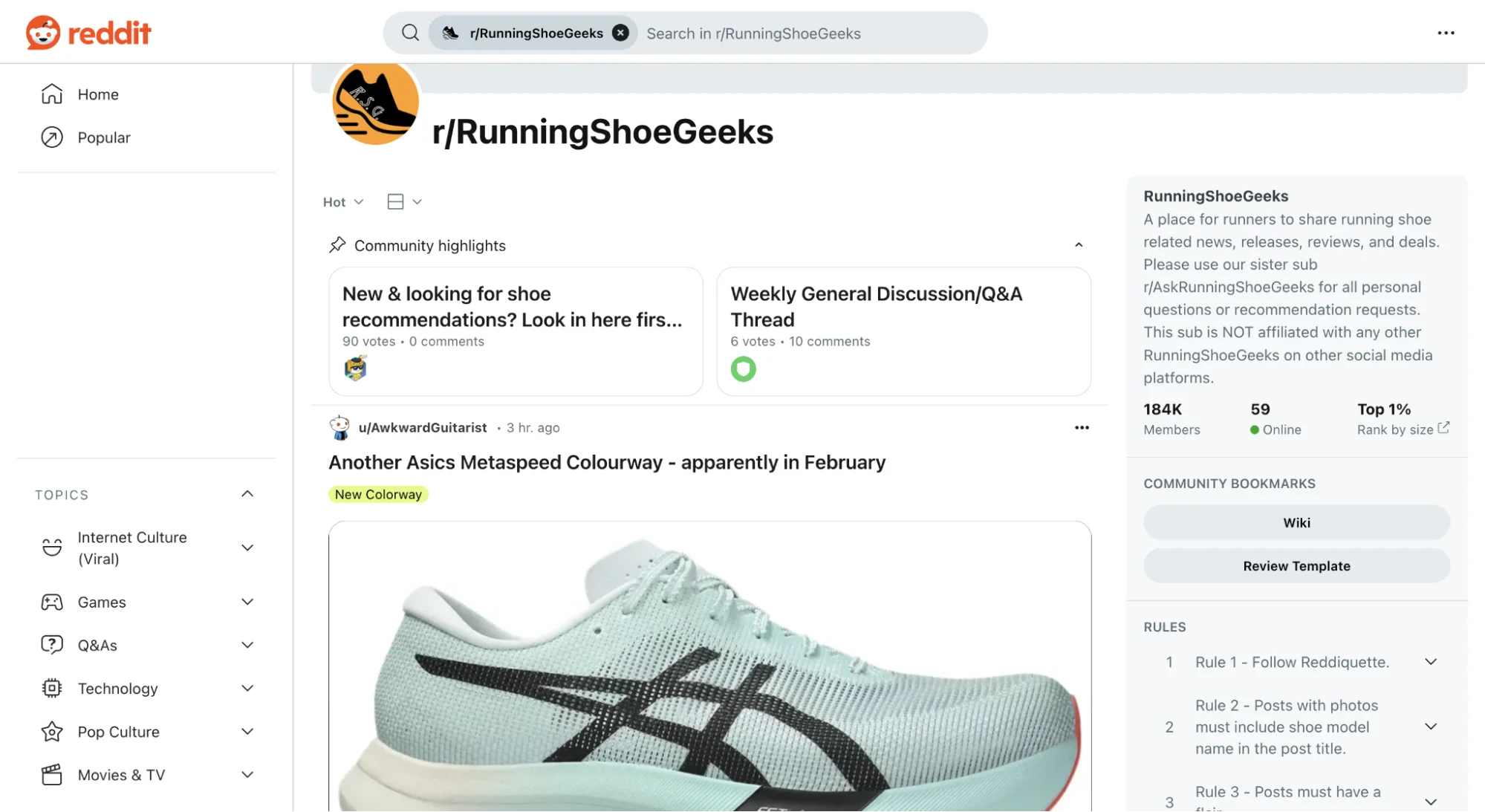 The RunningShoeGeeks Subreddit shows a post about a new Asics shoe colorwa