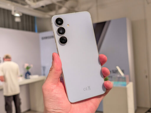 Samsung Delivers November 2025 Security Patch to Galaxy S25 Series