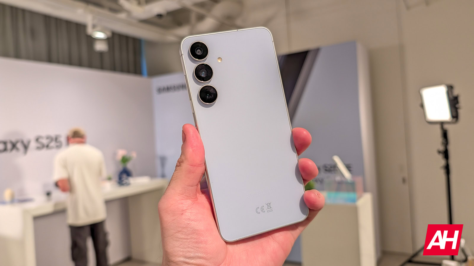 Samsung Delivers November 2025 Security Patch to Galaxy S25 Series