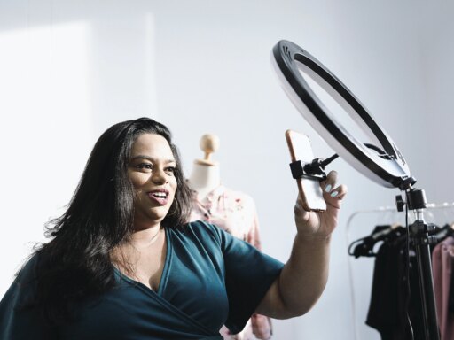 Social commerce market: US brands' strategies for growth