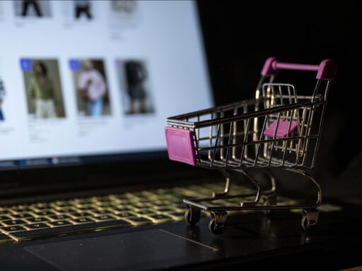 EU to eliminate €150 customs threshold for online shopping