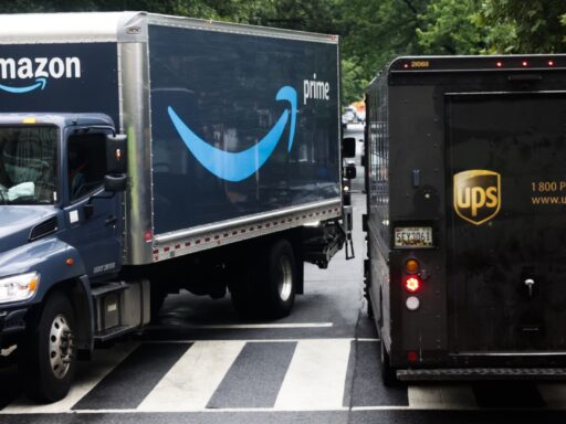 Online retail sees biggest slowdown in decade, tariffs hit e-commerce