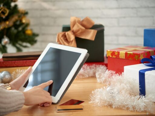 E-commerce Christmas strategy and campaign ideas to boost sales [2024 update]