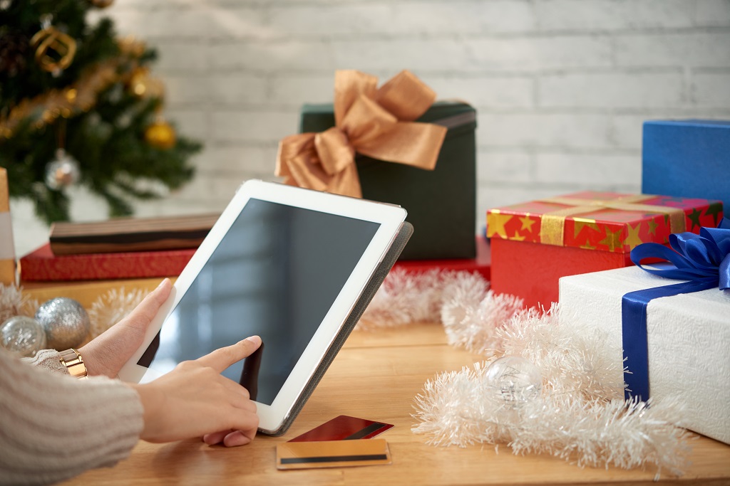 E-commerce Christmas strategy and campaign ideas to boost sales [2024 update]