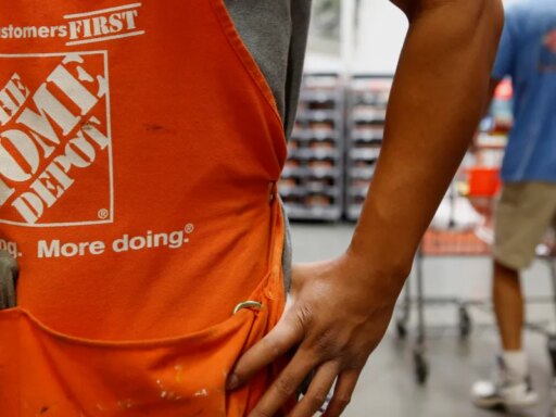 Home Depot gains ground in online shopping world