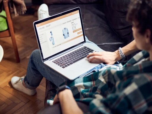 Online fashion shopping dominates global e-commerce: Report