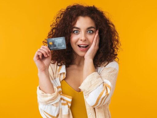 48% credit card users solely rely on online shopping; over 80% benefit from e-commerce offers during festive season