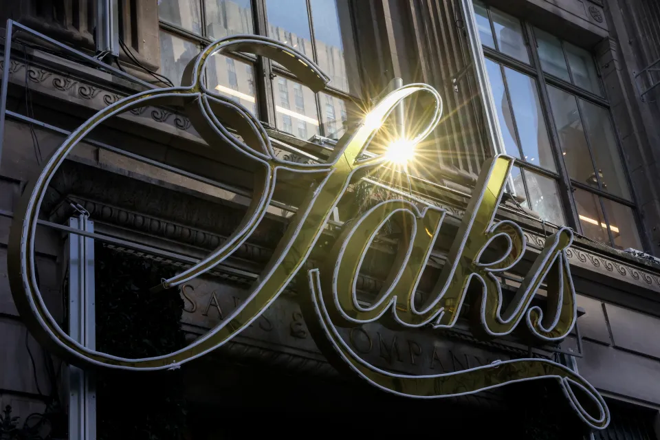 FILES-US-RETAIL-BANKRUPTCY-ECONOMY-SAKS