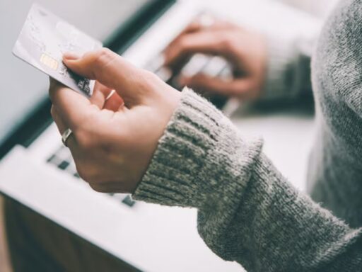 Online retail spending soars 50% during 2025 holiday season