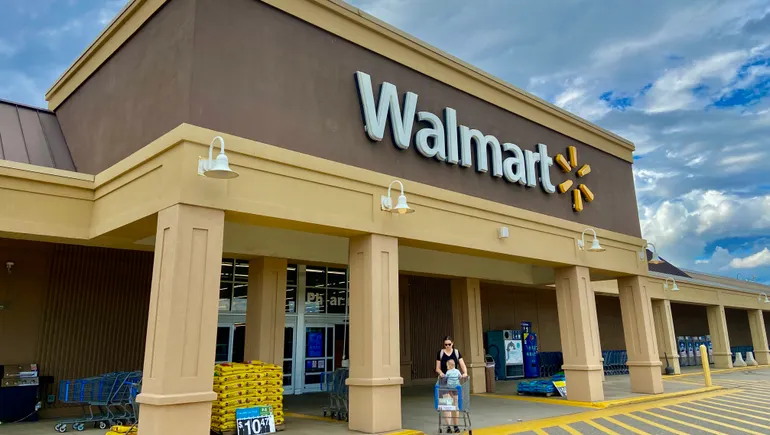 At brick-and-mortar powerhouse Walmart, e-commerce turns profitable
