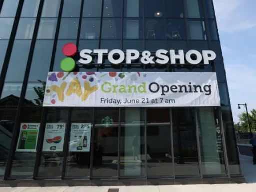 Stop & Shop to close 7 e-commerce warerooms