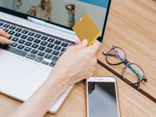 Online shopping boom drives Malaysia e-commerce growth momentum